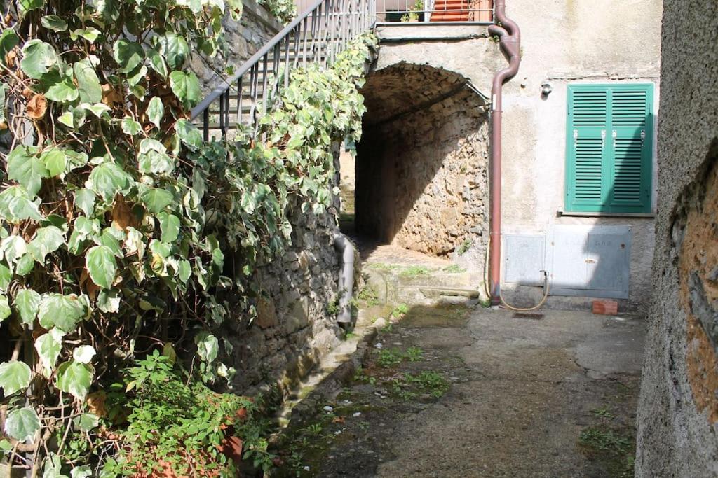 Casa Nel Borgo Antico Villa Quaratica Exterior foto