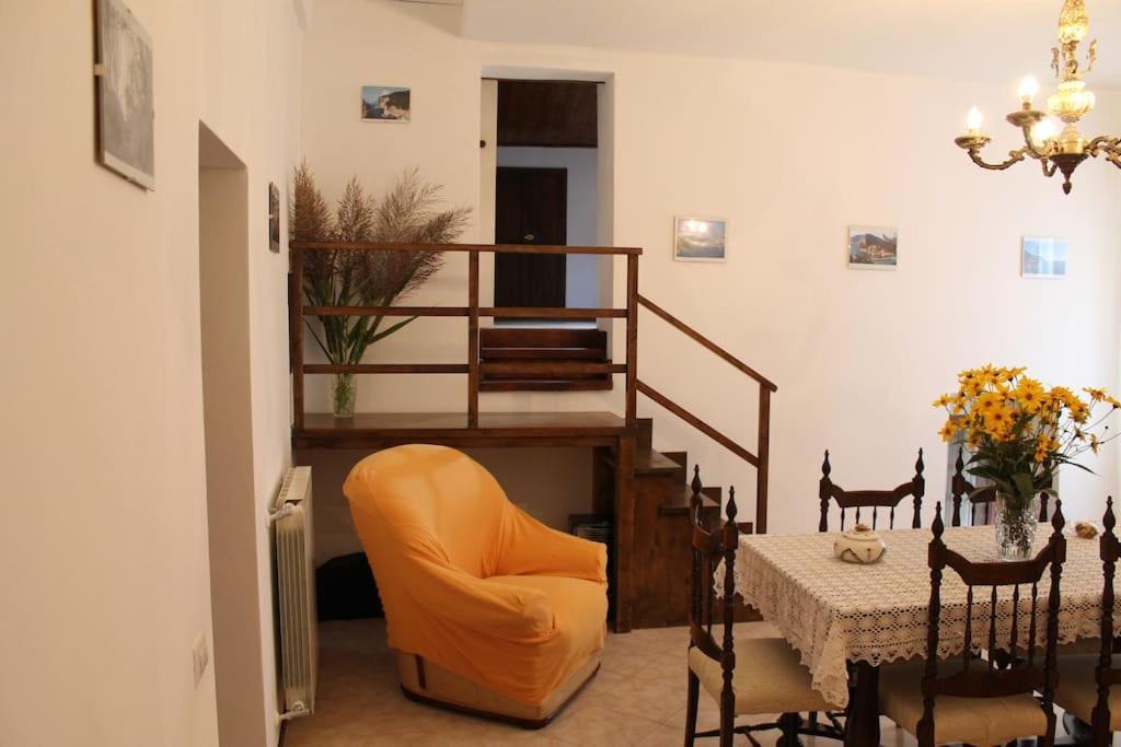 Casa Nel Borgo Antico Villa Quaratica Exterior foto